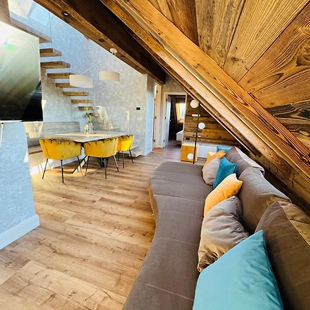 Vila Urbana Luxury Apartments レスツェ エクステリア 写真