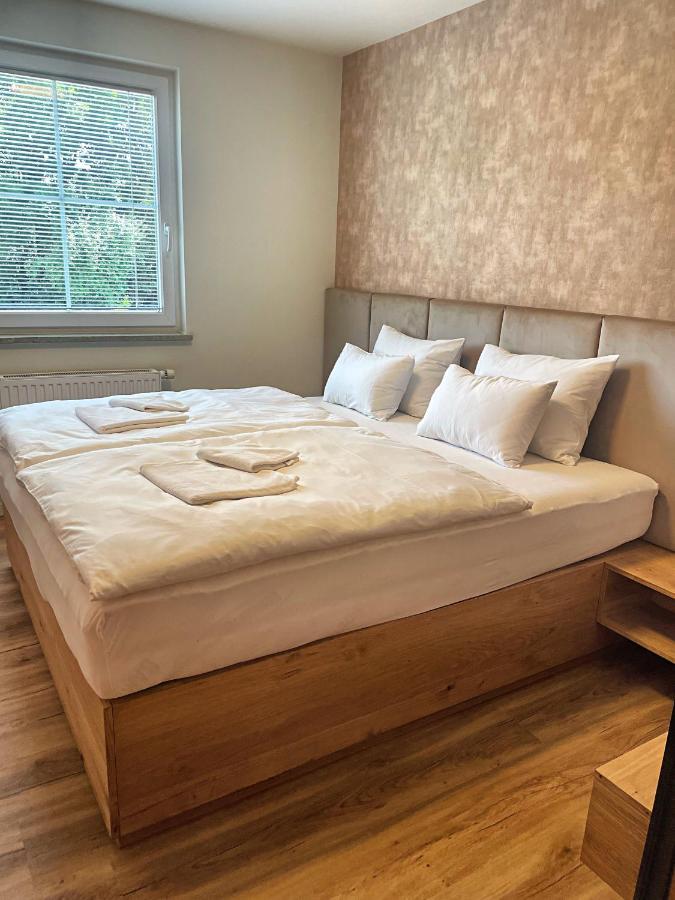Vila Urbana Luxury Apartments レスツェ エクステリア 写真