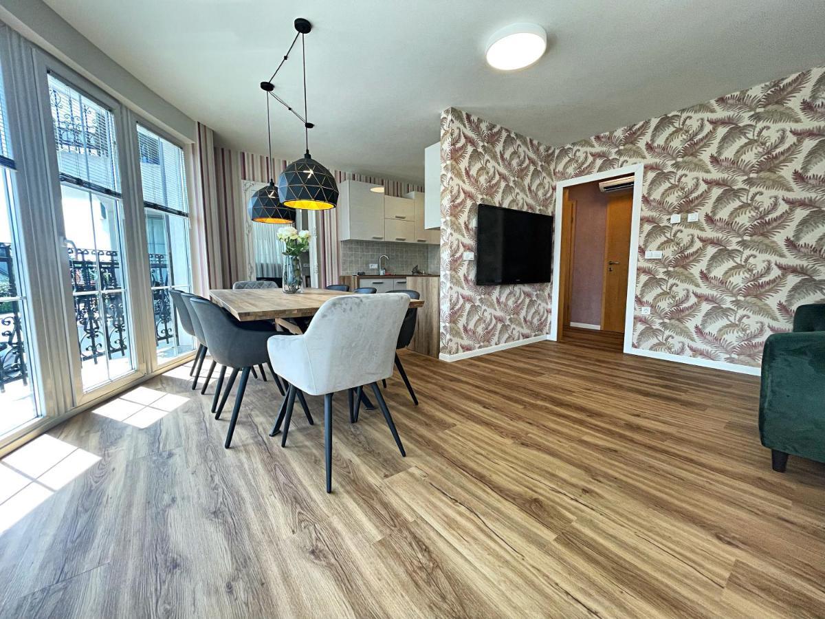 Vila Urbana Luxury Apartments レスツェ エクステリア 写真