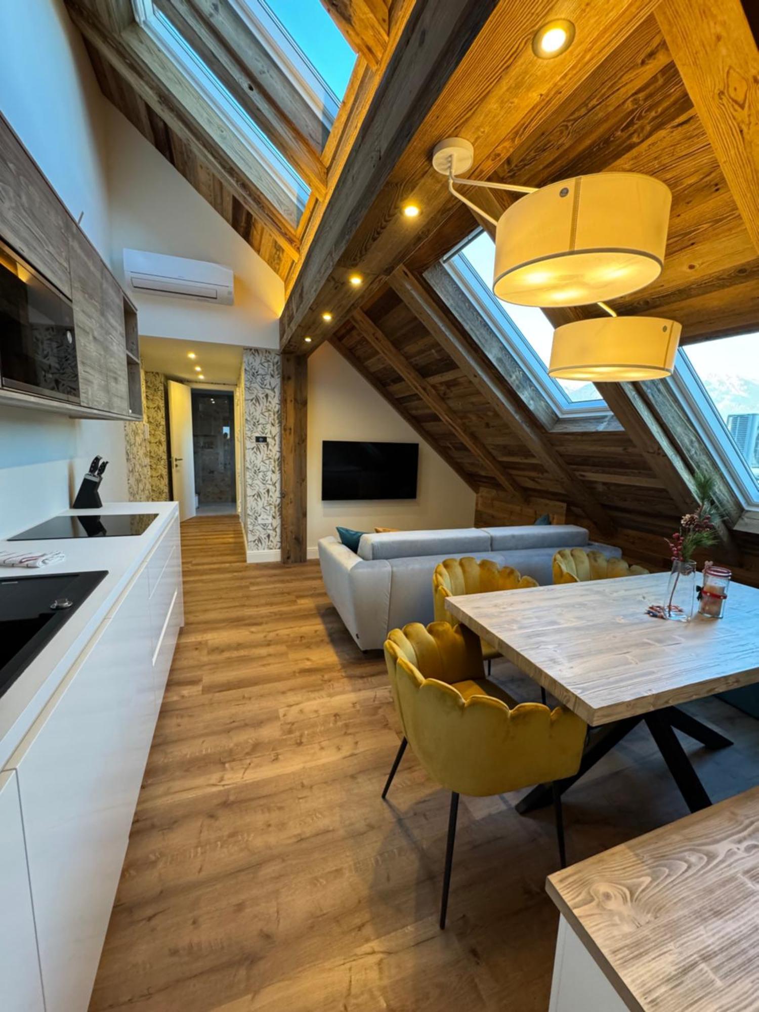 Vila Urbana Luxury Apartments レスツェ エクステリア 写真