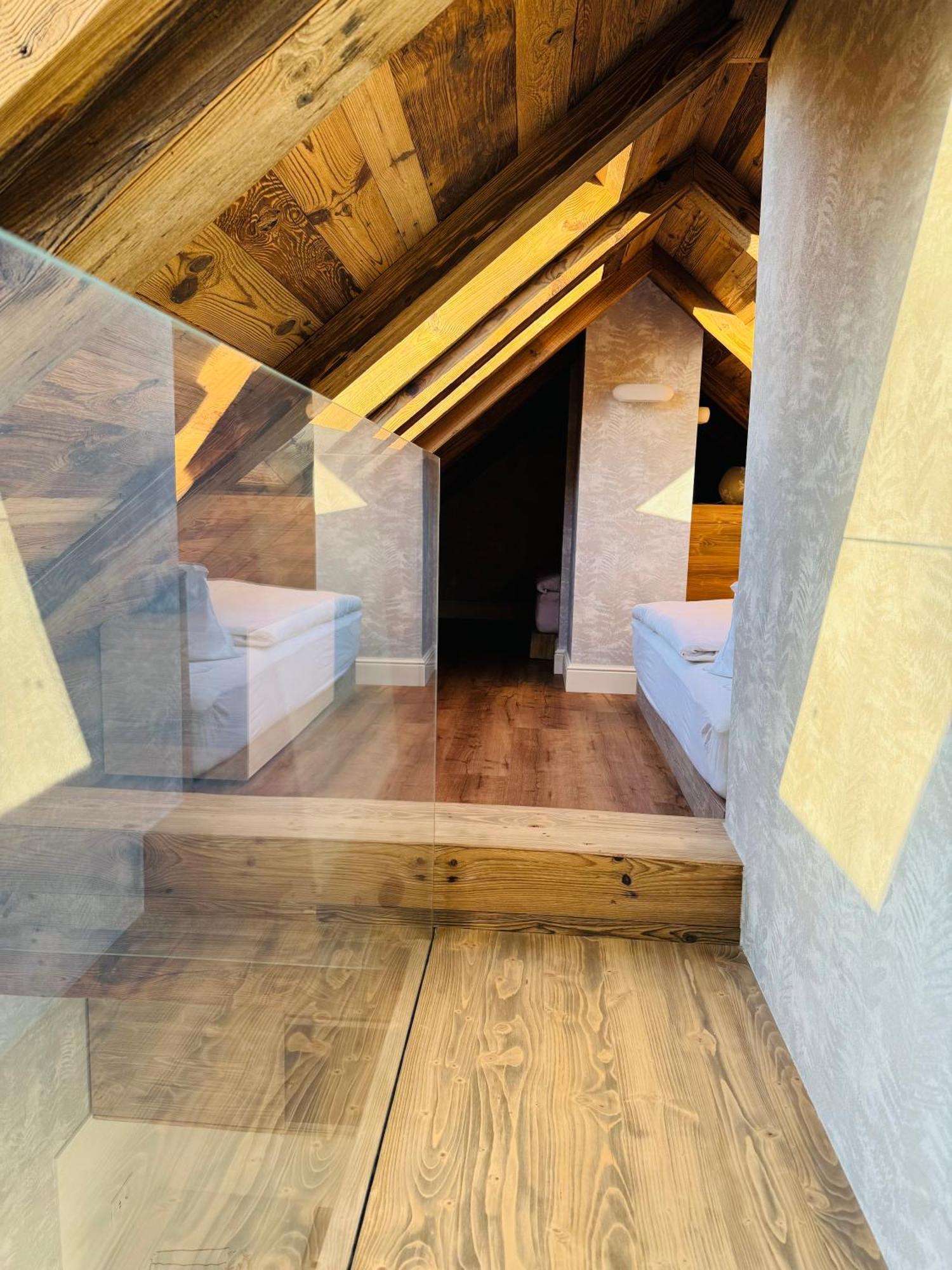 Vila Urbana Luxury Apartments レスツェ エクステリア 写真