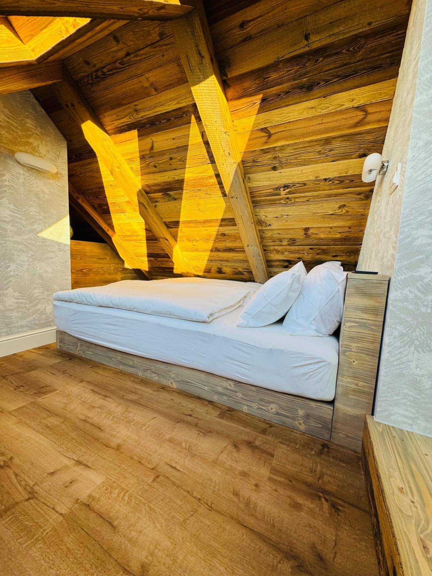 Vila Urbana Luxury Apartments レスツェ エクステリア 写真
