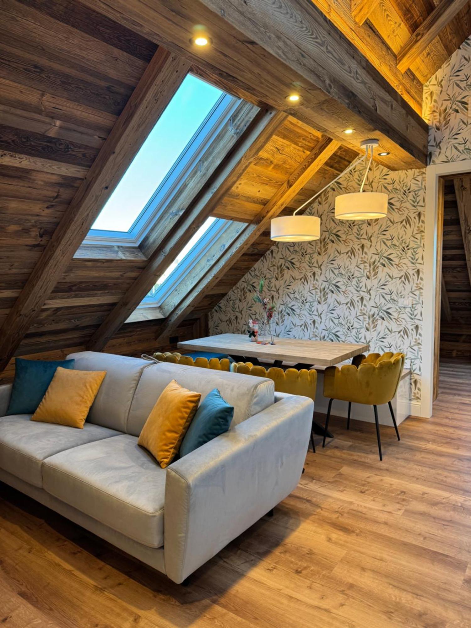 Vila Urbana Luxury Apartments レスツェ エクステリア 写真