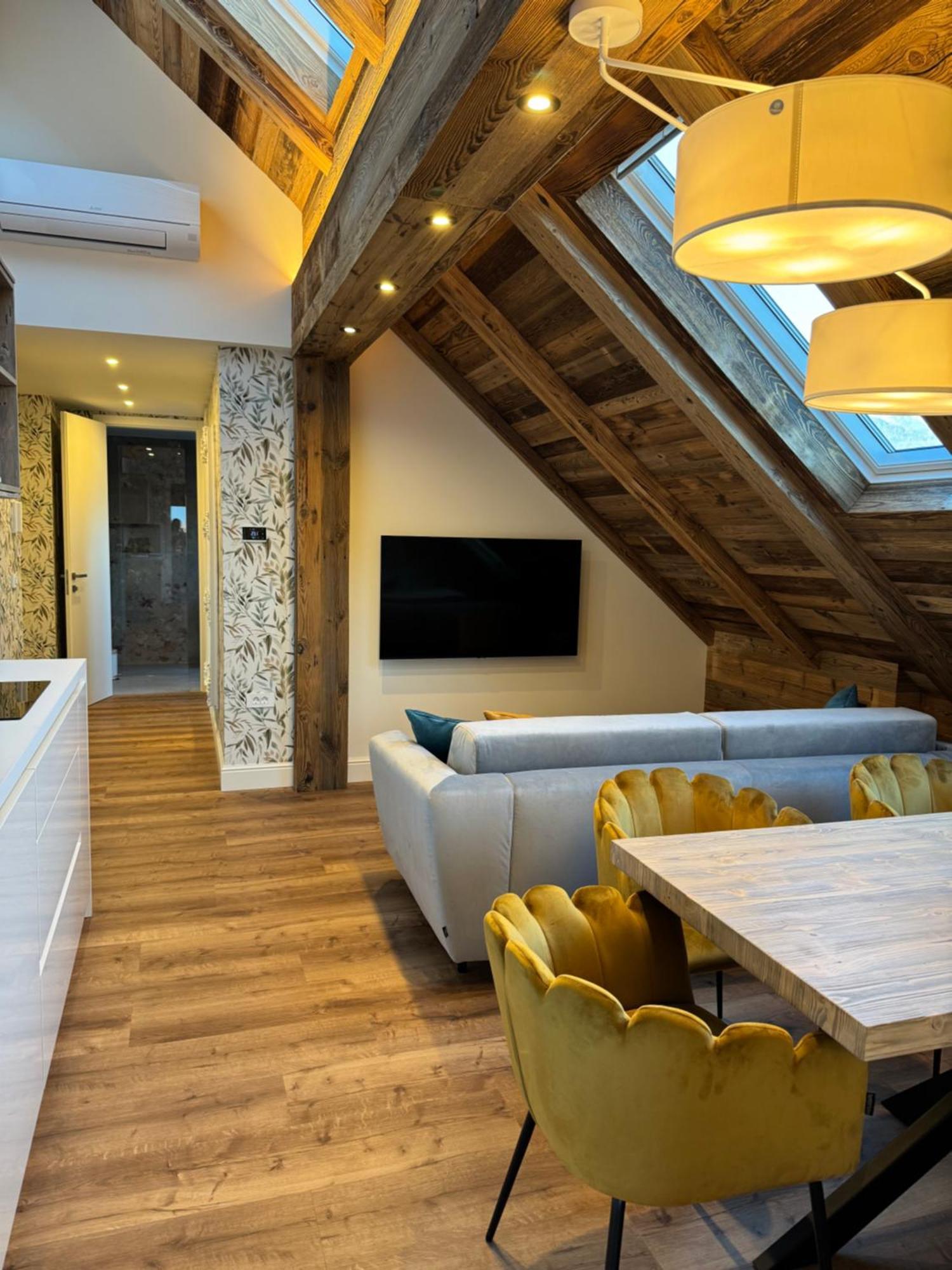 Vila Urbana Luxury Apartments レスツェ エクステリア 写真