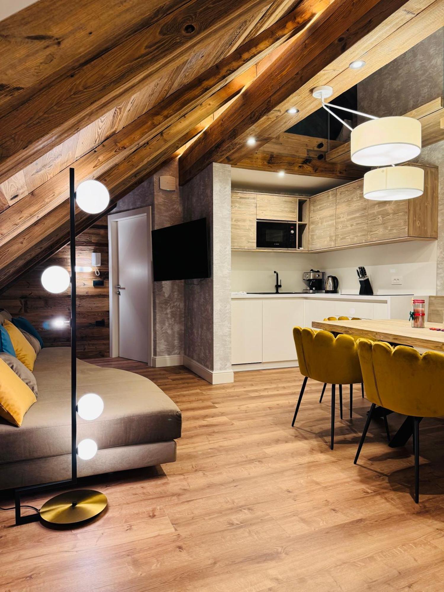 Vila Urbana Luxury Apartments レスツェ エクステリア 写真