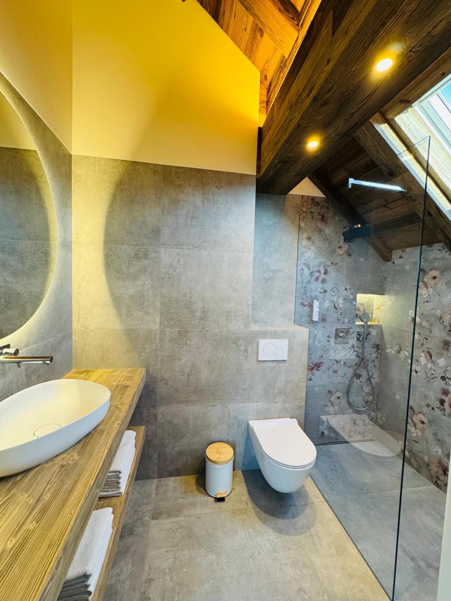 Vila Urbana Luxury Apartments レスツェ エクステリア 写真