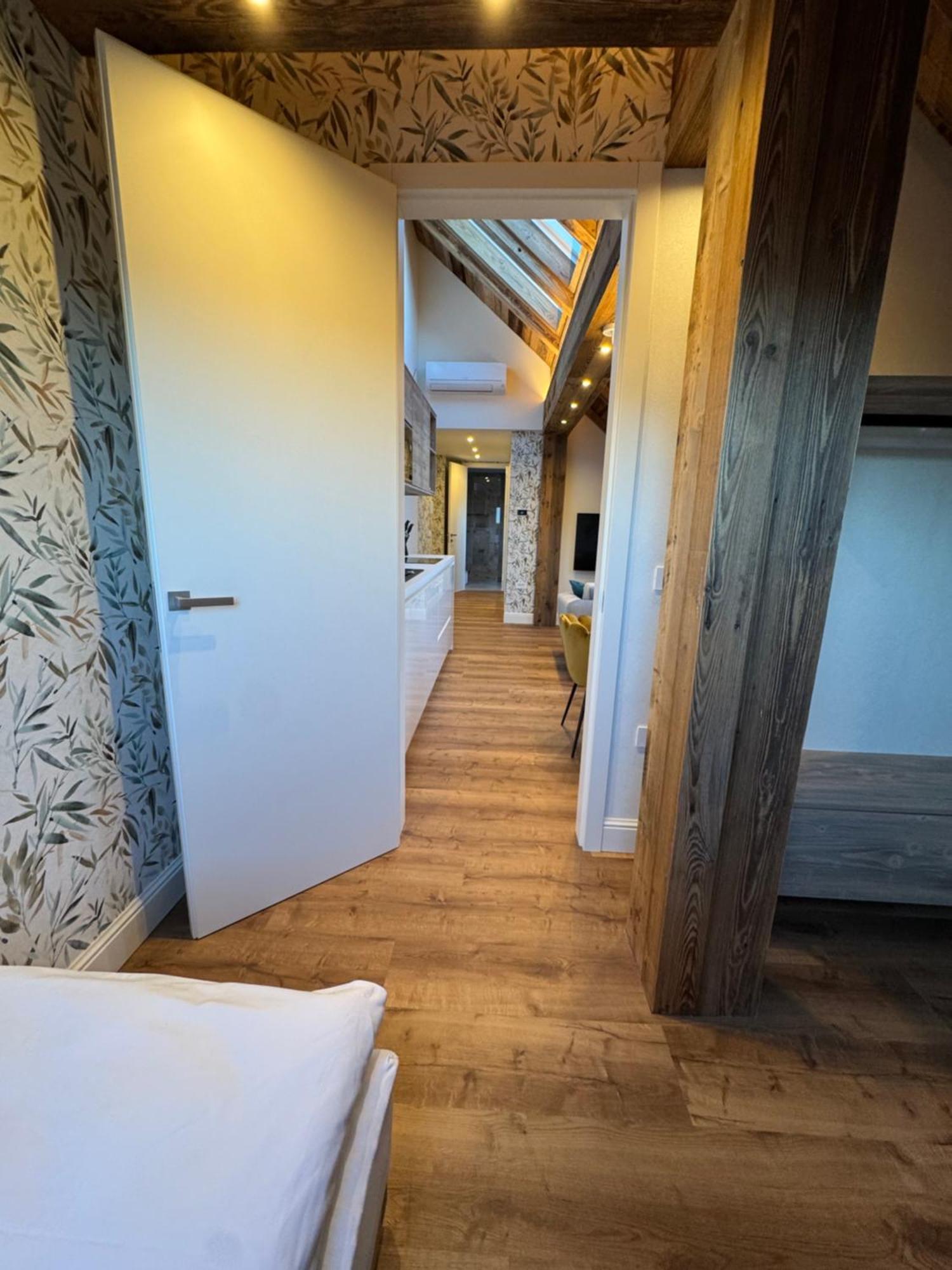 Vila Urbana Luxury Apartments レスツェ エクステリア 写真