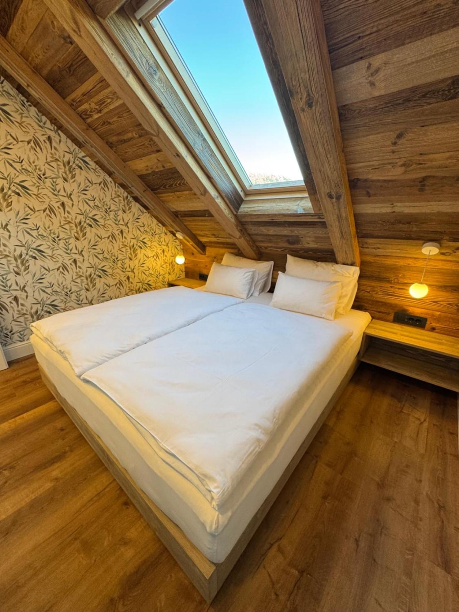 Vila Urbana Luxury Apartments レスツェ エクステリア 写真